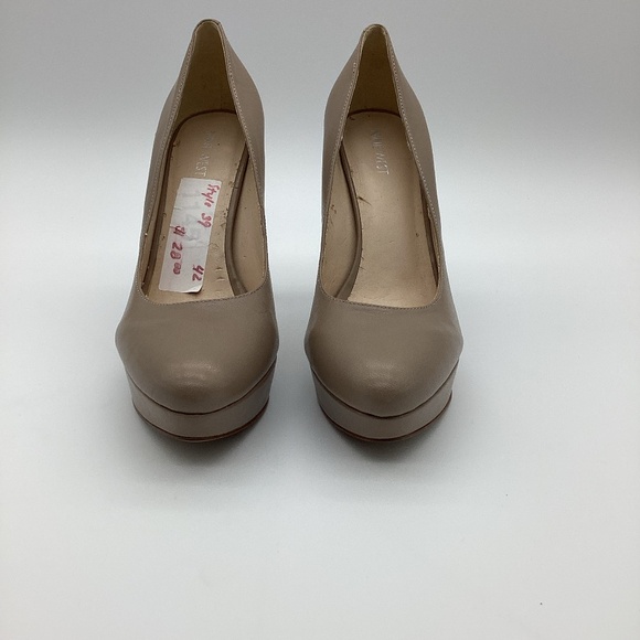 1786. Nine West Taupe Platform Pump EUC Size 8.5 - Picture 3 of 13